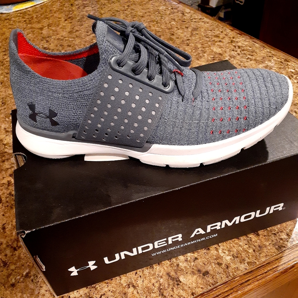Sz 7 under armour shoes - like new